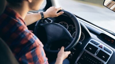 A qué edad se puede sacar la licencia de conducir